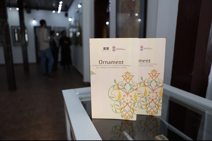 Ornament kao dekorativni element u tradicionalnoj umetnosti Srba i Bošnjaka u Novom Pazaru i okoliniHomeAktivnosti muzejaOrnament kao dekorativni element u tradicionalnoj umetnosti Srba i Bošnjaka u Novom Pazaru i okolini