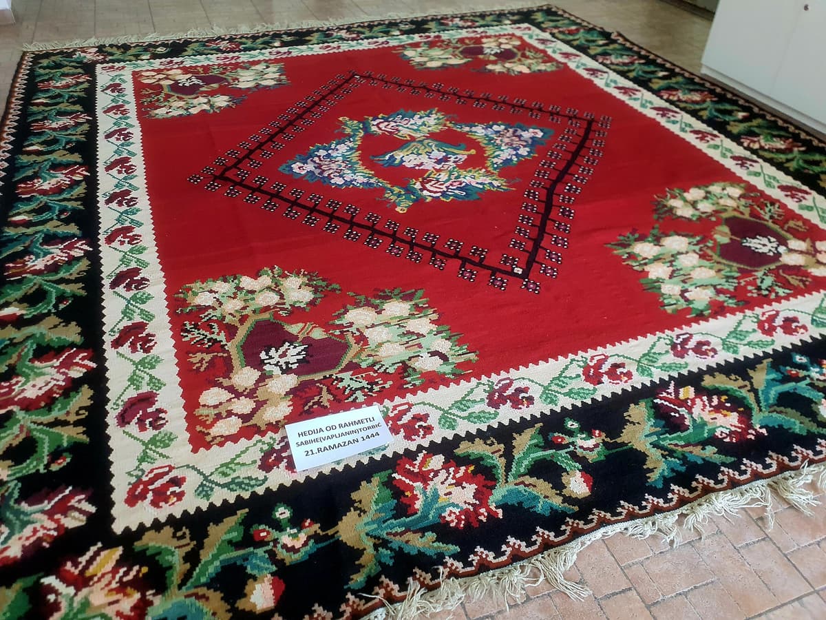 Ćilim “djevojačka garnitura”HomeAktivnosti muzejaĆilim “djevojačka garnitura”